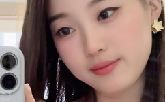 一边下奶一吃敷视频